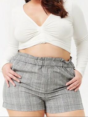 Plus Size High-Rise Glen Plaid Shorts